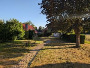 big_05_Garten_Weg_zum_Haus